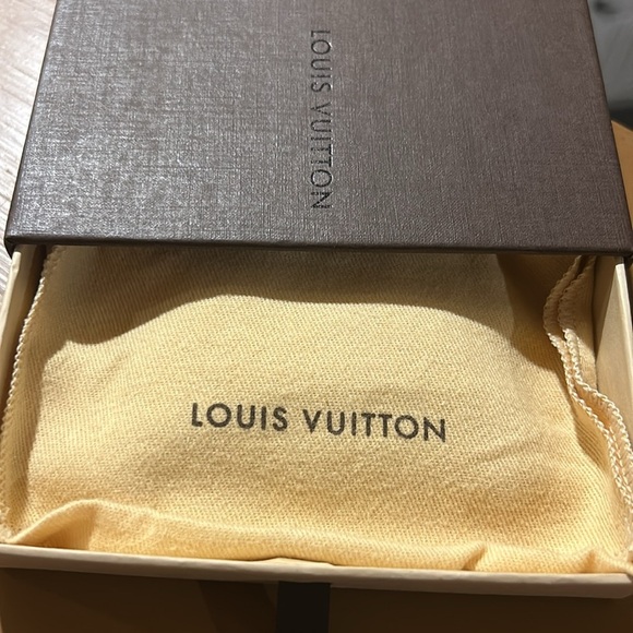 Louis Vuitton Fleur d’ Epi Bag Charm Resin Brass. Nearly New Certified Authentic - Picture 11 of 11